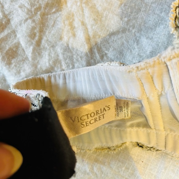 Victoria’s Secret padded off shoulder bra - Picture 6 of 9